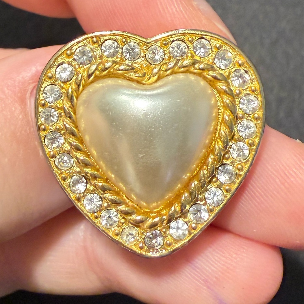 Signed JS Janette Smillie Vintage Heart Faux Pearl & Rhinestone Clip-On Earrings - Picture 7 of 11